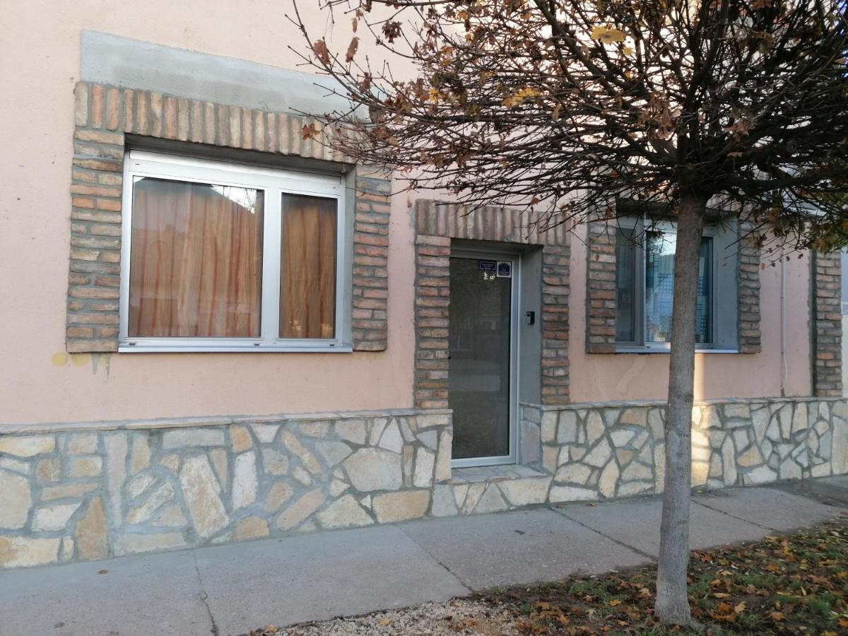 Apartmani Sirmium Sremska Mitrovica Luaran gambar