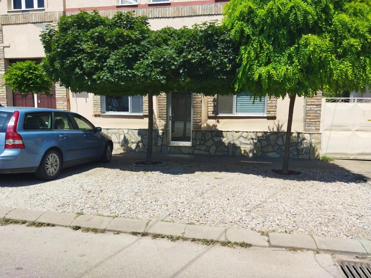 Apartmani Sirmium Sremska Mitrovica Luaran gambar